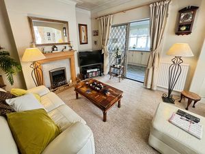 Sitting Room - click for photo gallery